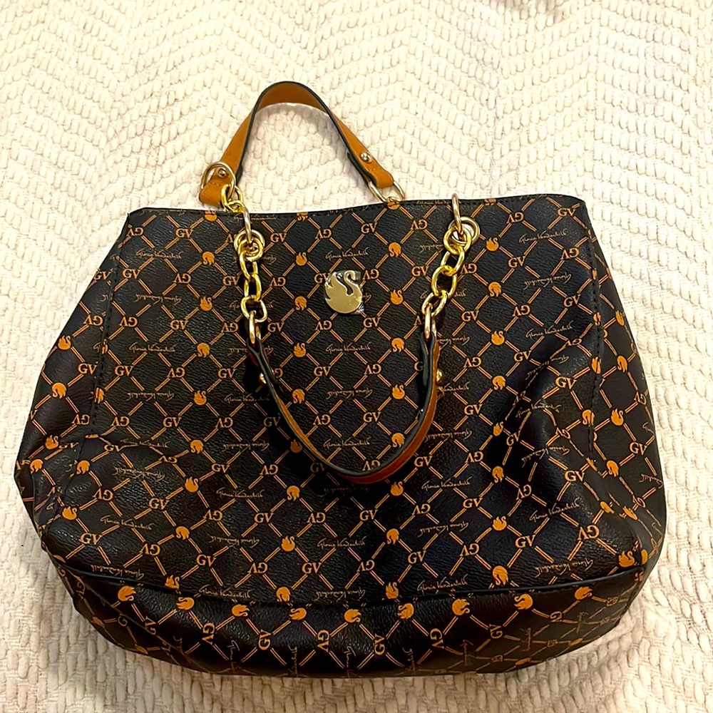 Classic Gloria Vanderbilt Monogram Purse
